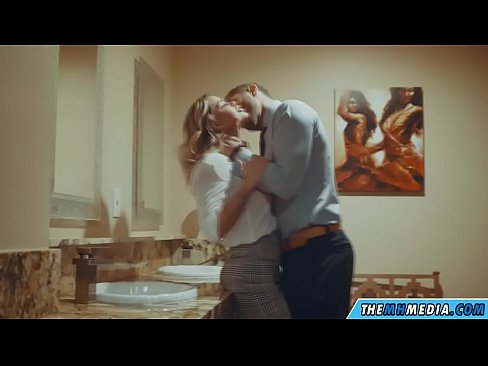 ❤️ Cuando una rubia tetona te seduce en un baño público ❌ Video de sexo en es.xxxpornolive.ru ❌️